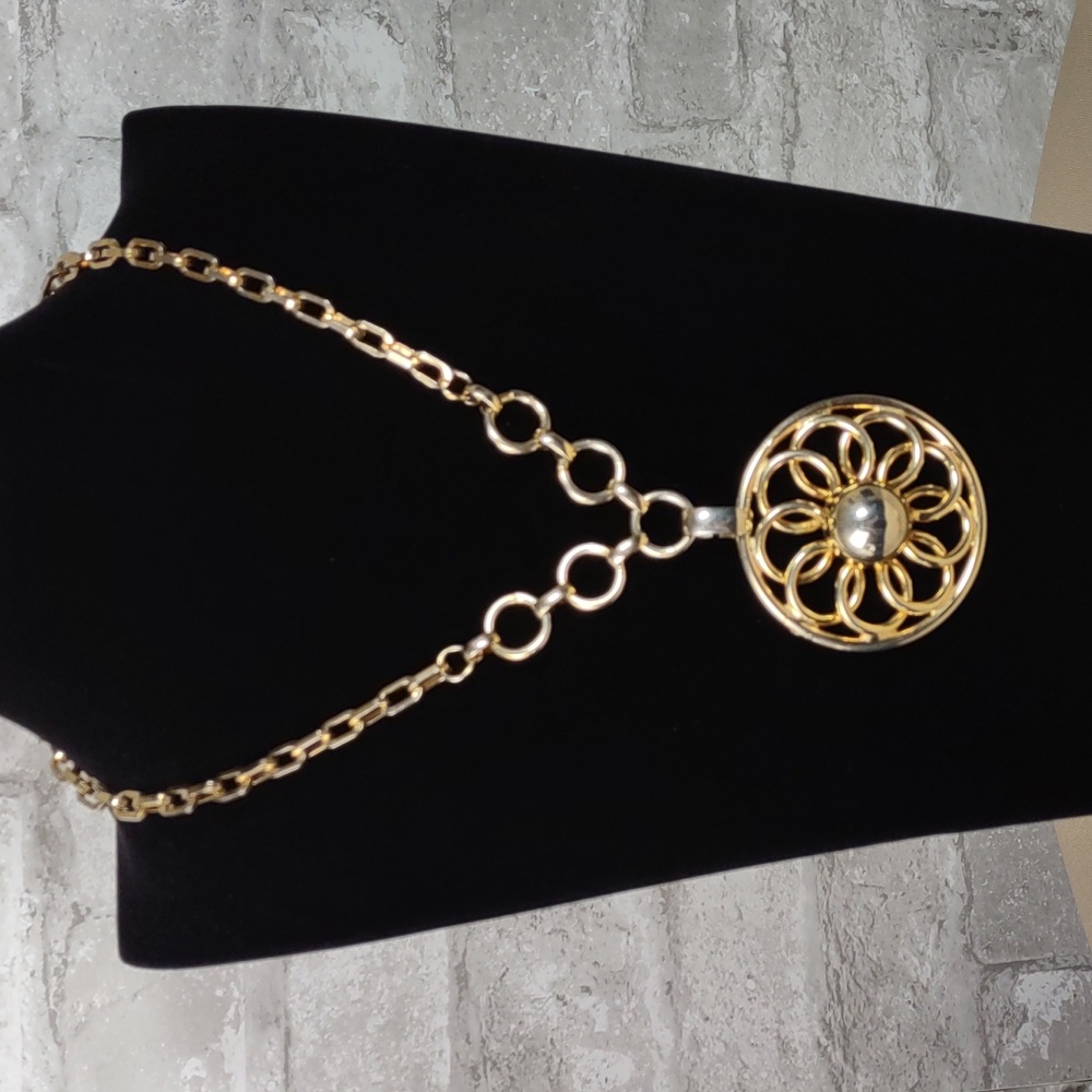 Goldtone "Daisy" Pendant Necklace